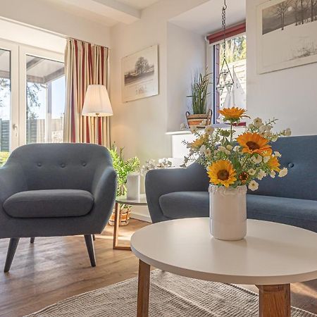 Kapitanshaus Niehuus: Modern Apartment with Terrace on Park-like Grounds Harrislee Exterior photo