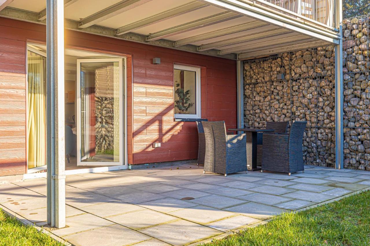 Kapitanshaus Niehuus: Modern Apartment with Terrace on Park-like Grounds Harrislee Exterior photo